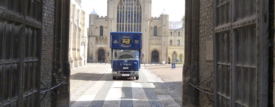 Royal Estate Move